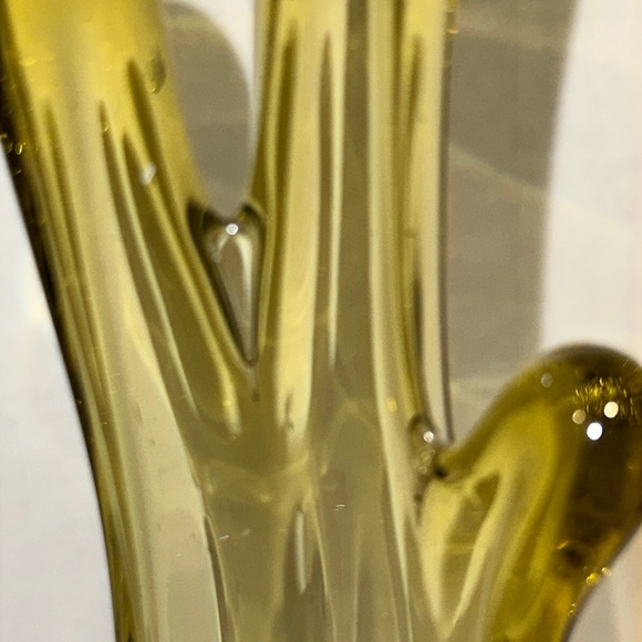 Swung Five Finger Pulled Glass Vase Light Avocado 10" - Picture 8 of 8